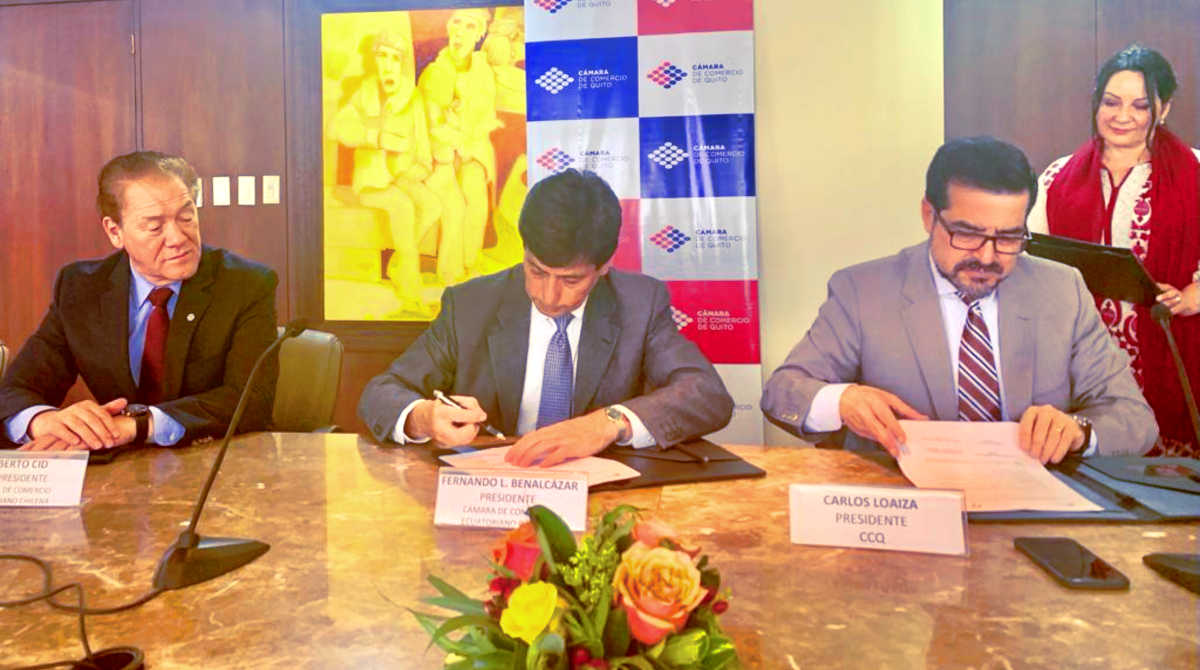 Firma del Convenio de Colaboración entre la CCQ y la CCECH